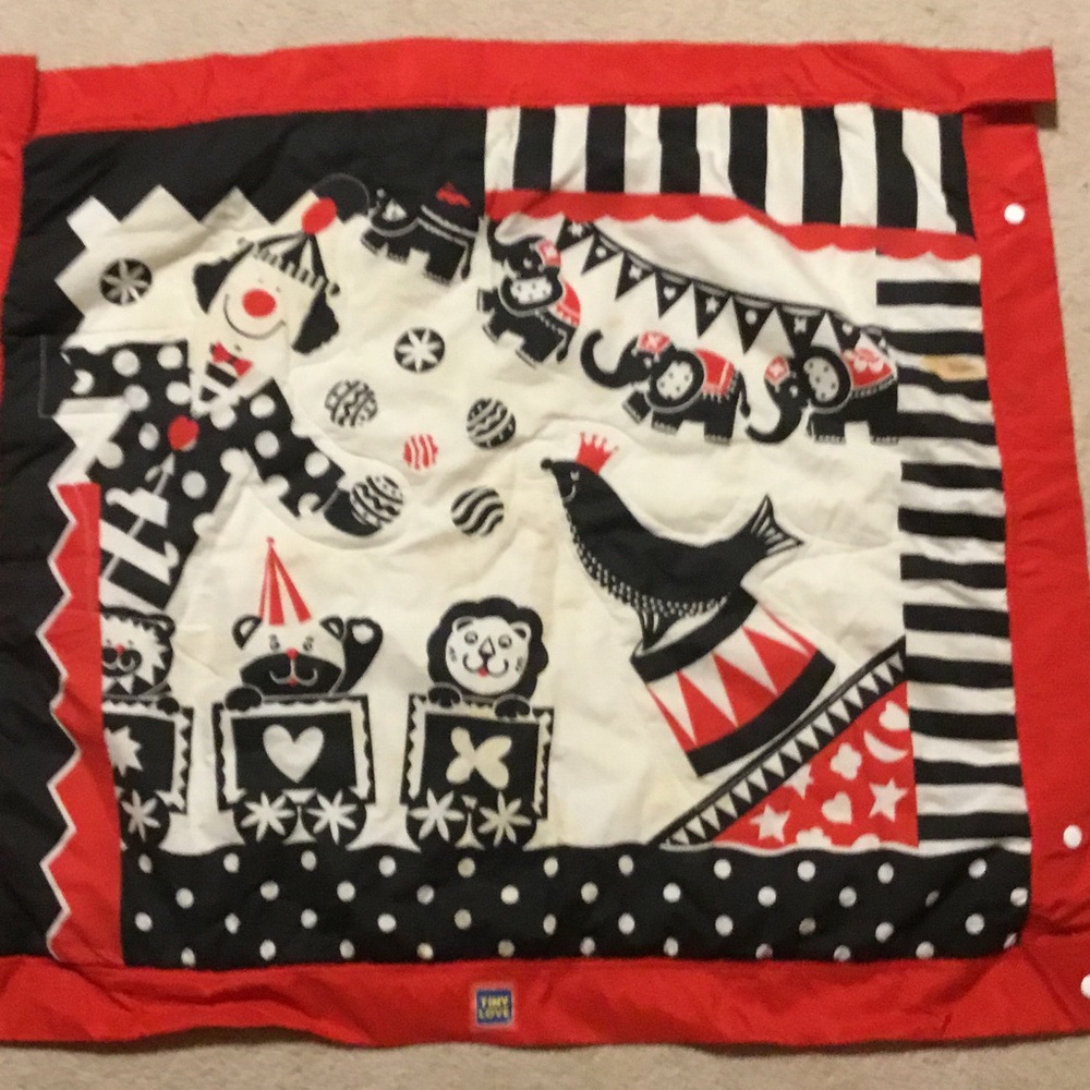 Infantino Red Black White Circus Play Blanket